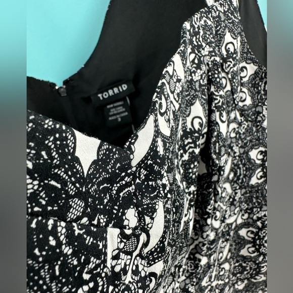 NWT Torrid cropped blouse sleeves top, size 3X, black white lattice print - Picture 6 of 14